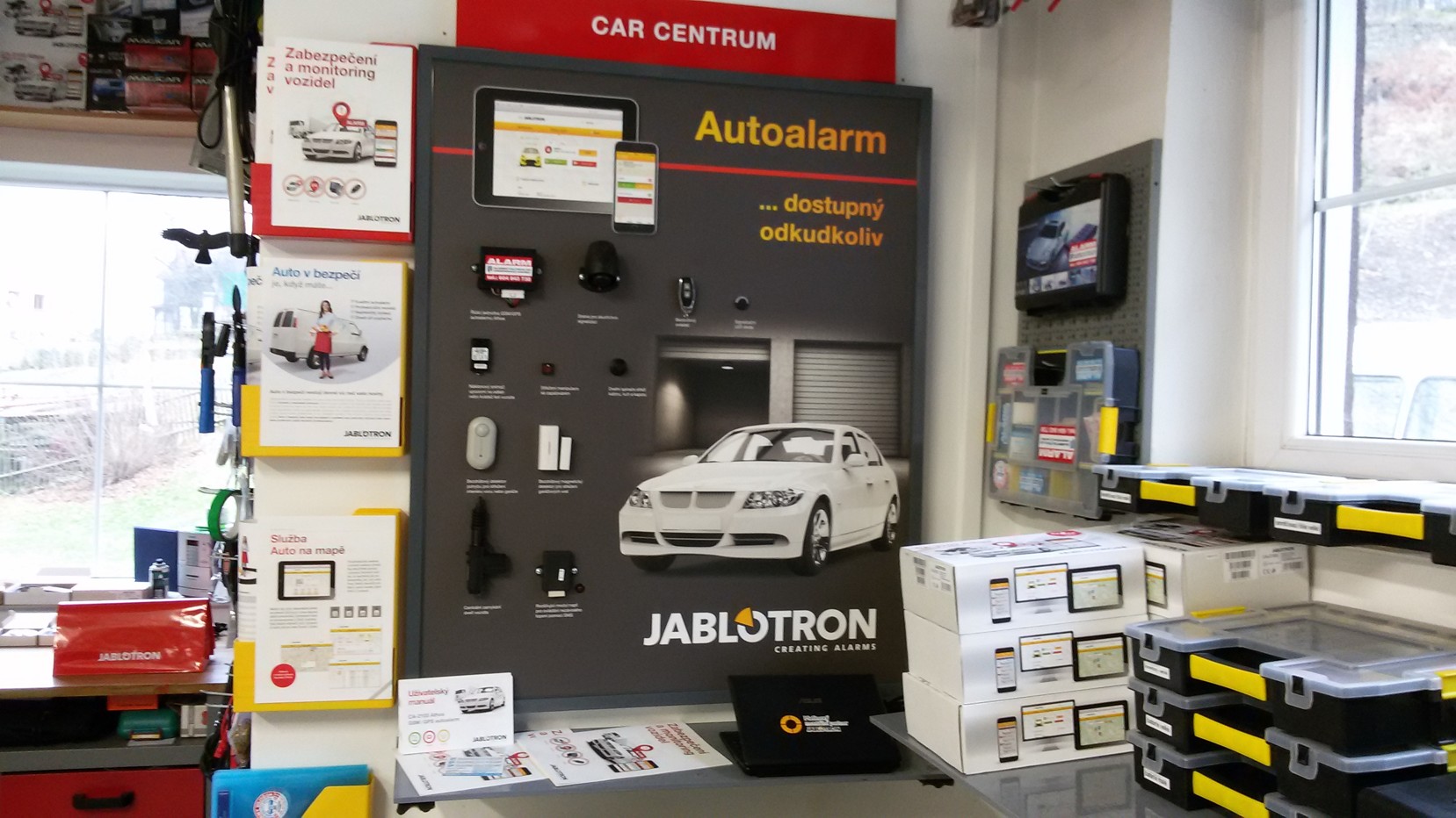 Profesionální předváděcí panel JABLOTRON pro aktivní zabezpečení vozidel