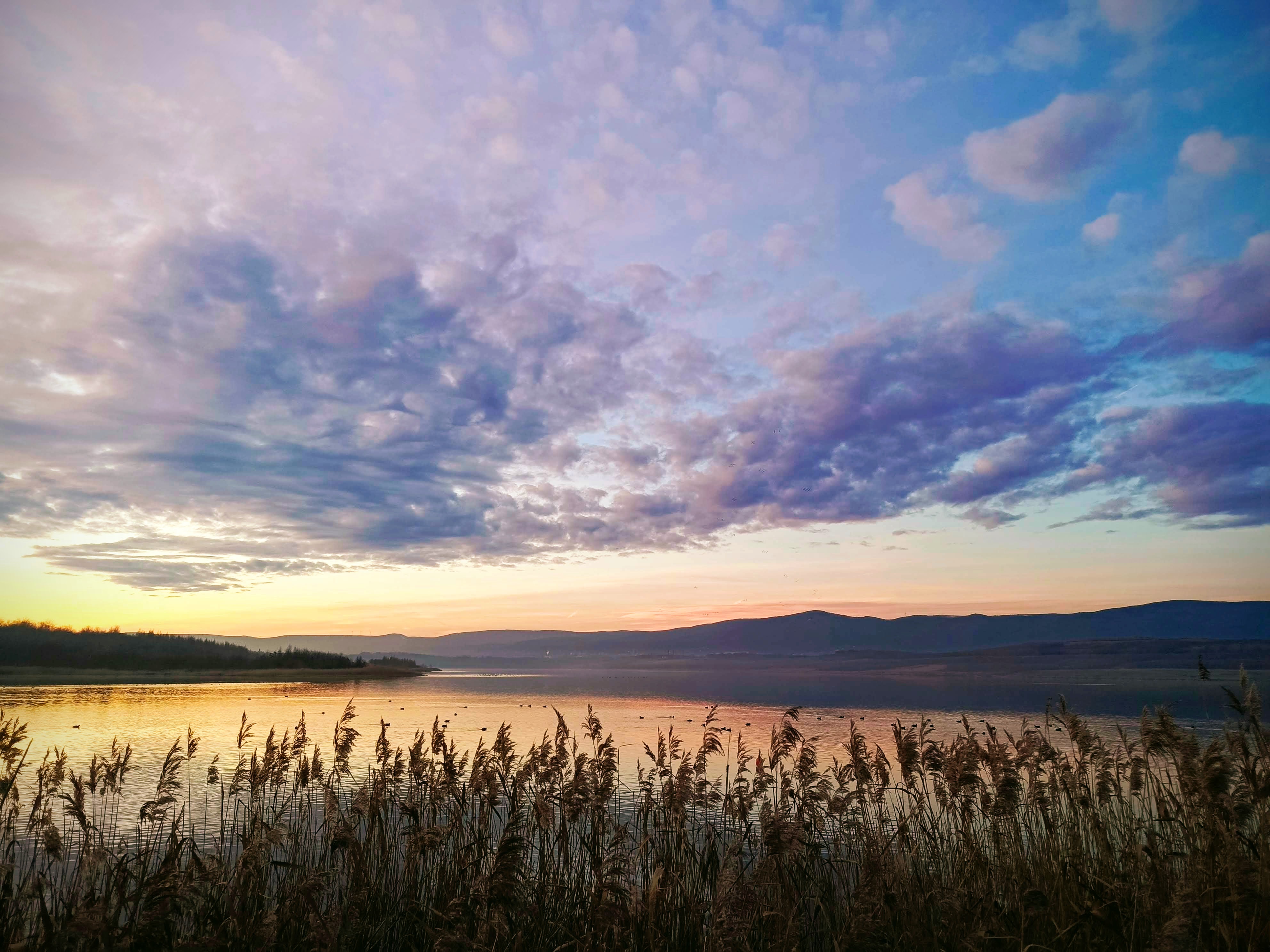 10 - Jezero Milada - do 15 minut vozem - možnost zaparkovat KARAVAN a přespat na parkovišti nad jezerem