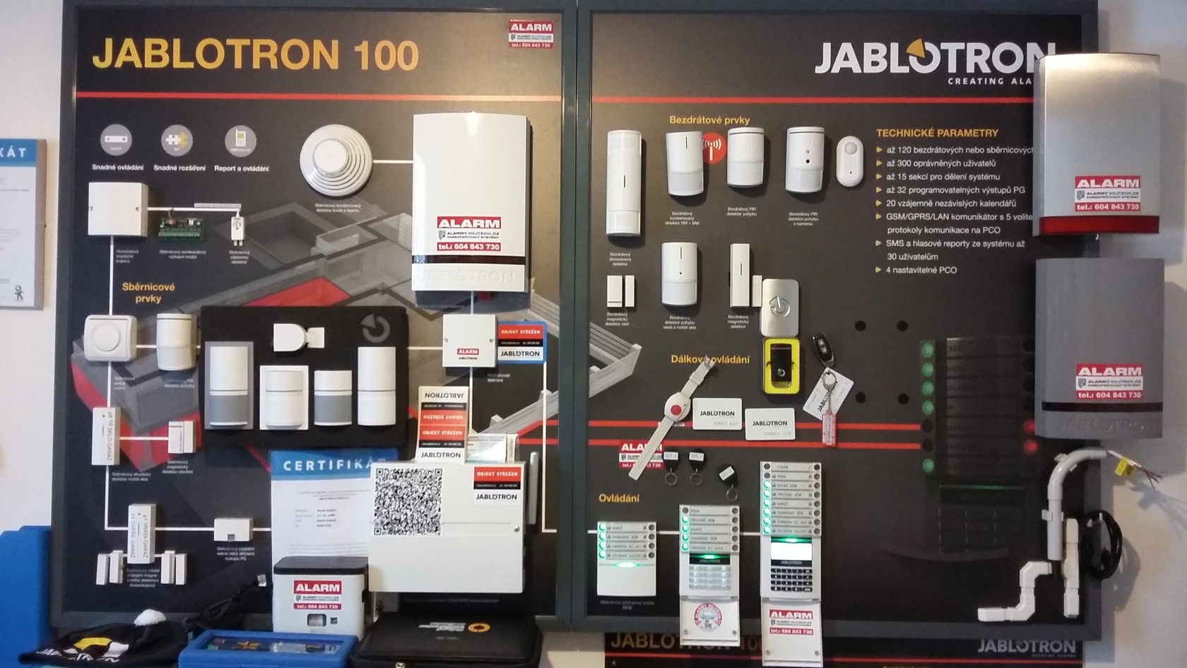 Předváděcí panel JABLOTRON JA-100 pro objekty